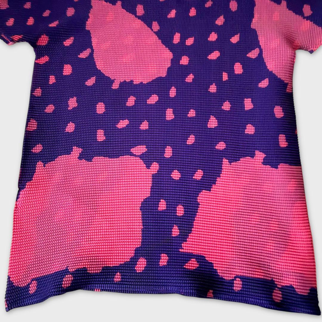 me ISSEY MIYAKE 総柄 プリーツ半袖カットソー ピンク×ネイビー