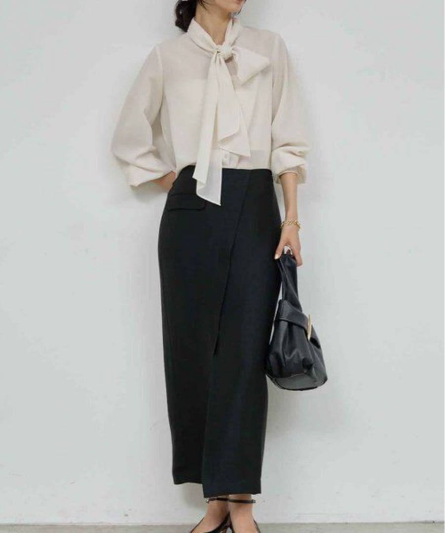 お値下げ！ガリャルダガランテ フィネスボウタイブラウス　ホワイト