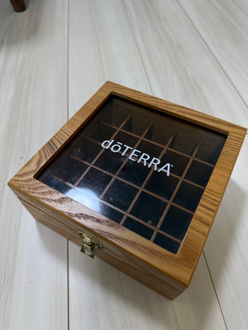 大幅値下げ✨doTERRA エッセンシャルオイルセット 木製ボックス 事典付き