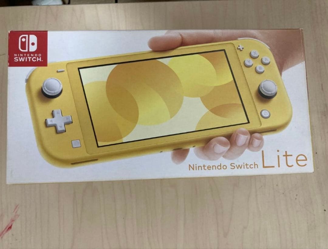 ニンテンドースイッチライト　イエロー　箱とアダプタ付き