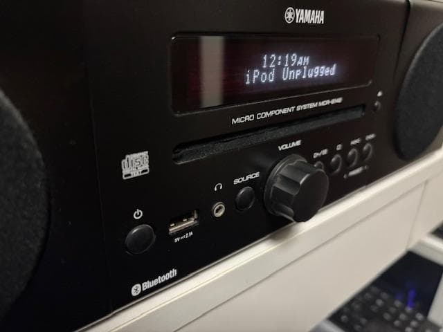 美品　YAMAHA MCR-B142 ミニコンポ おまけiPodつき
