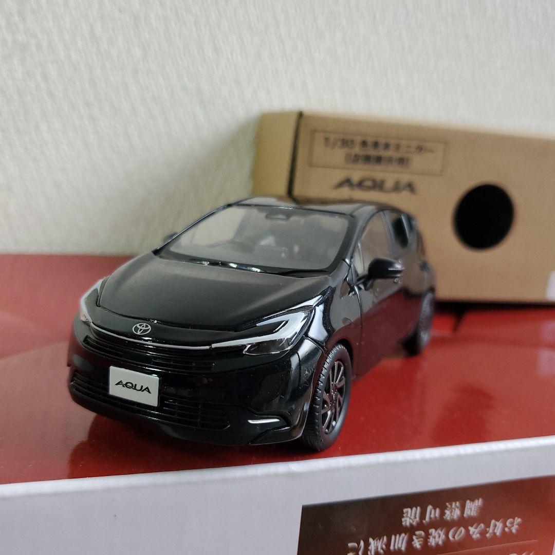 トヨタ 新型AQUA 1/30スケール ミニカー ブラック