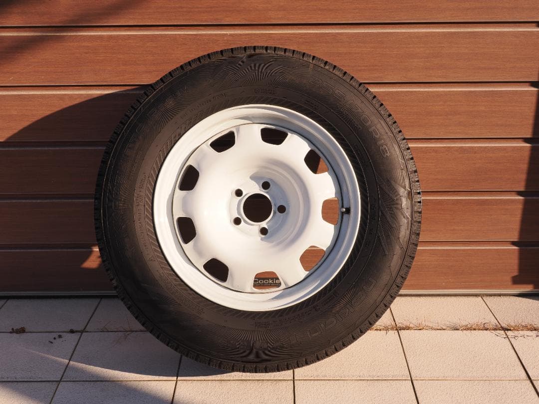 大幅値下げディフェンダー純正18インチスタッドレス4本ノキアン255/70R18