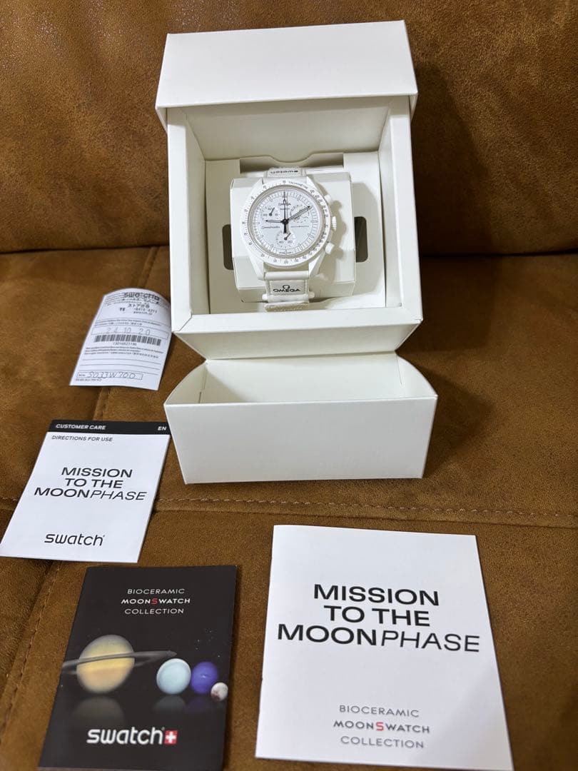 オメガ　スウォッチ　スヌーピー コラボ　ホワイト