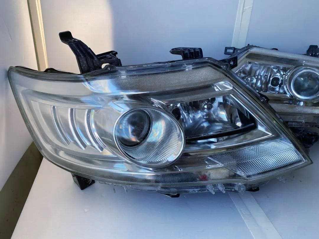 日産 セレナ C25 前期 中期 純正HID ヘッドライト 左右セット