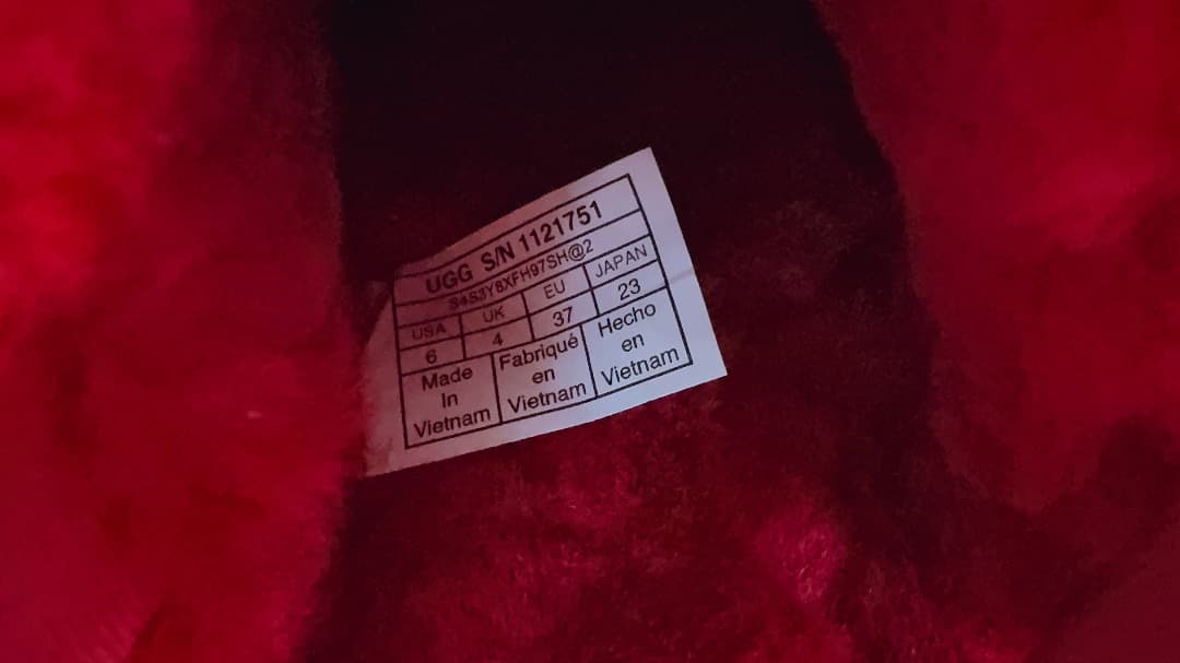 u*e様 【新品・未使用】UGG アグ スーパーフラッフスリッパ 23㎝ レッド