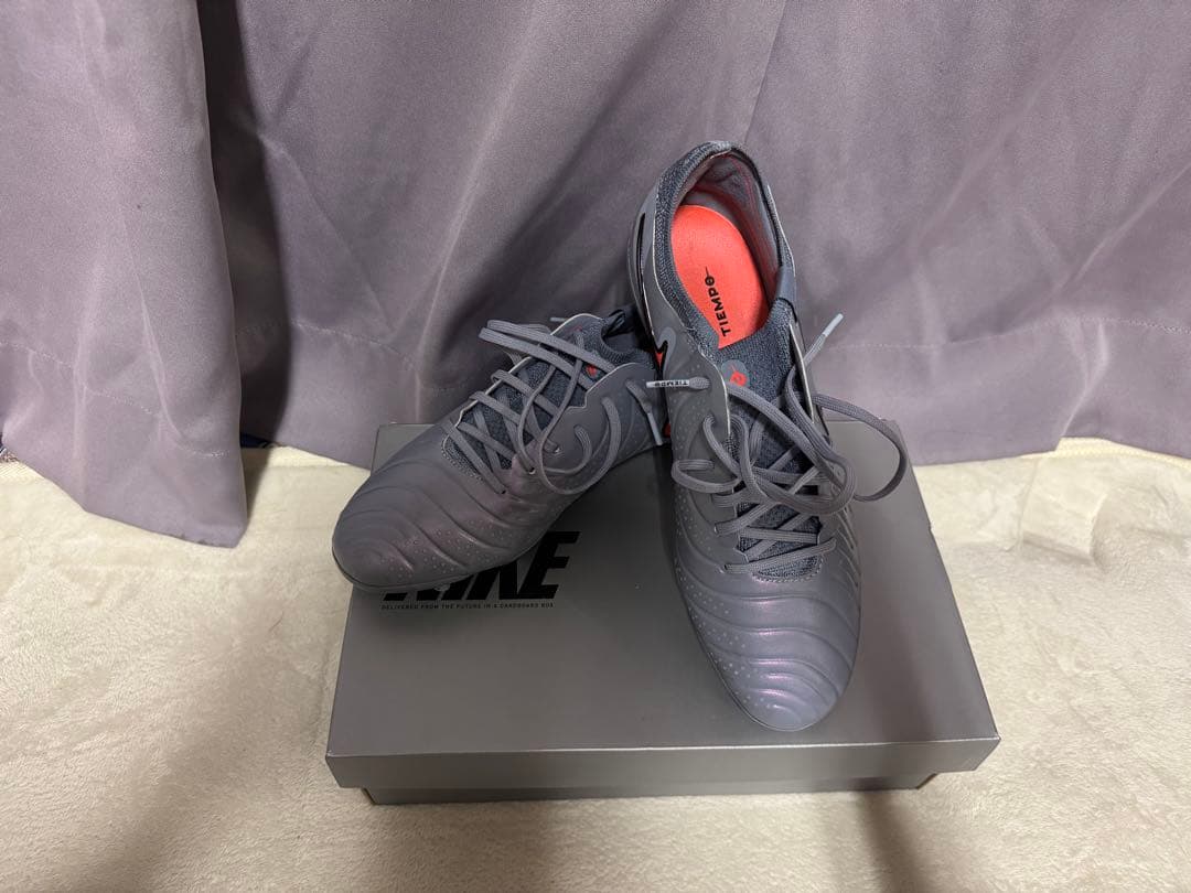 NIKEティエンポサッカーシューズ グレー/オレンジ
