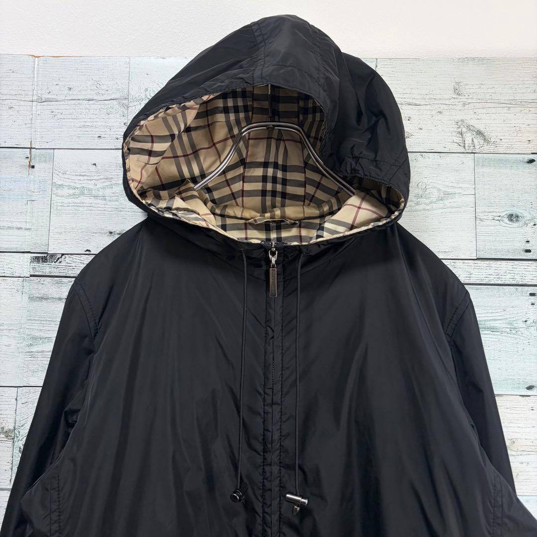 バーバリーロンドン　ナイロンジャケット　フーデッドジャケット　裏地ノバチェック柄