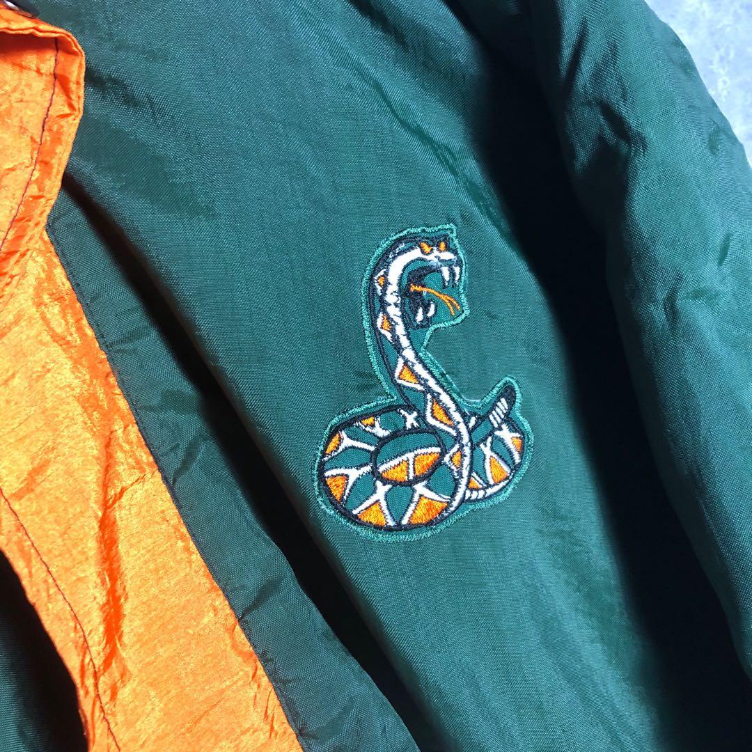 中綿 ナイロンジャケット 背面刺繍デザイン 袖ライン キルティング オフホワイト