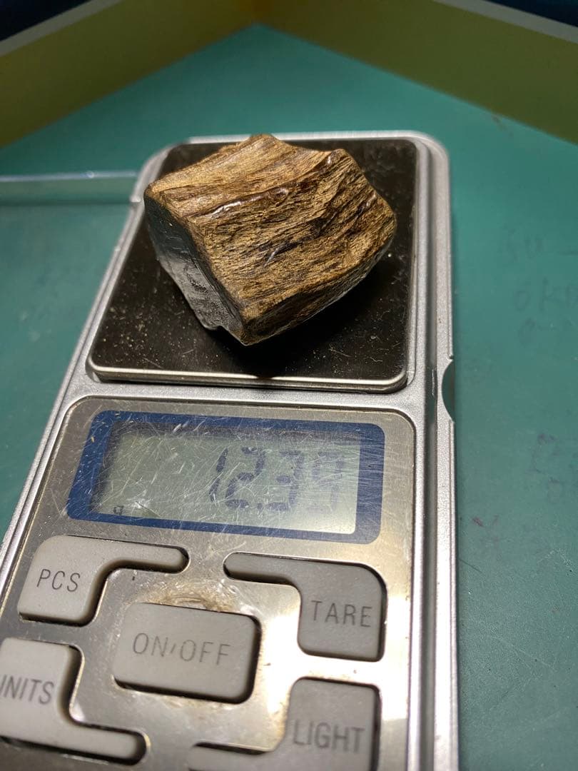 タニ沈水香木　黒油沈香12.39g 香道聞香用六国五味沈香伽羅