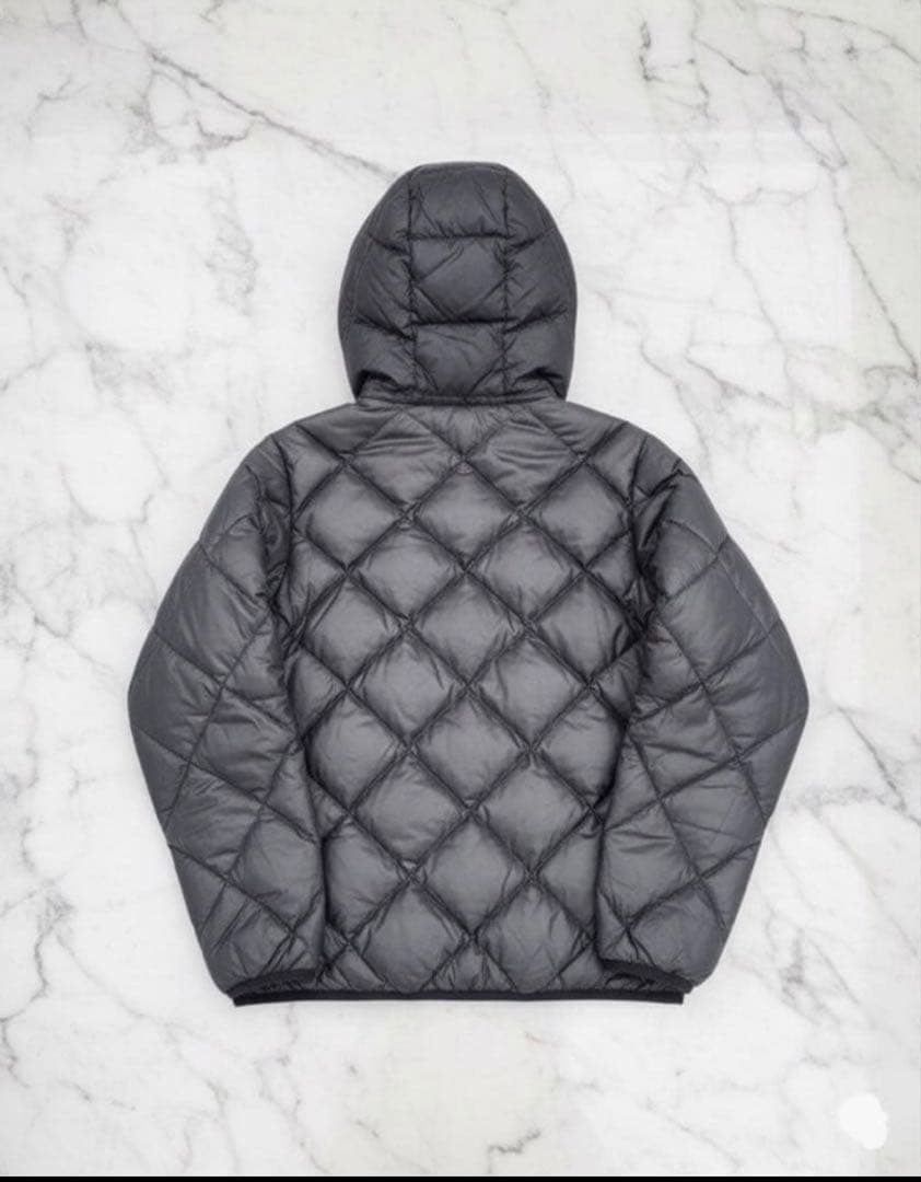 希少サイズmont-bell ダウンジャケット キルティングリバーシブル 黒/赤