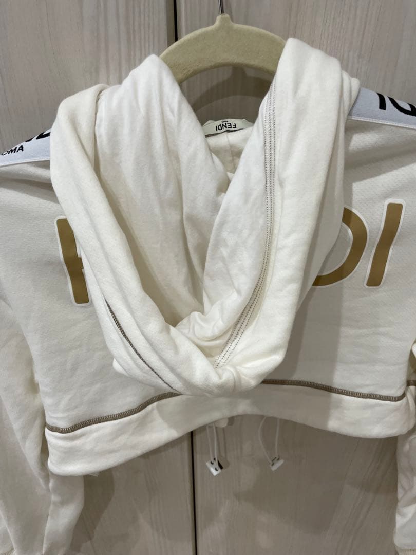 FENDI ショート丈パーカー デカロゴ XXS