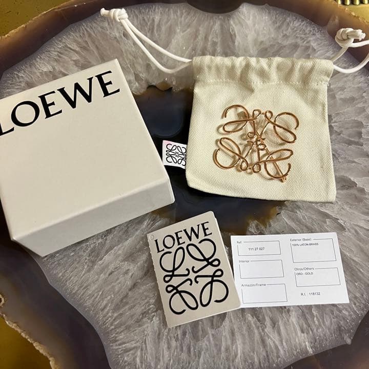 【新品大人気】LOEWE アナグラムブローチ　ローズゴールド