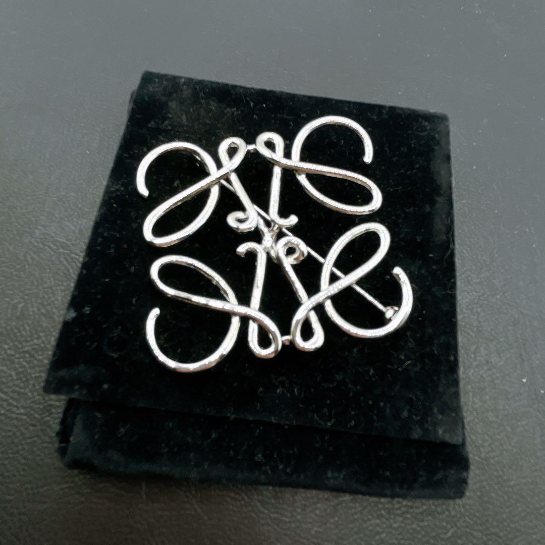【ほぼ未使用】ロエベ　アナグラム　ブローチ　シルバー　保存袋付き