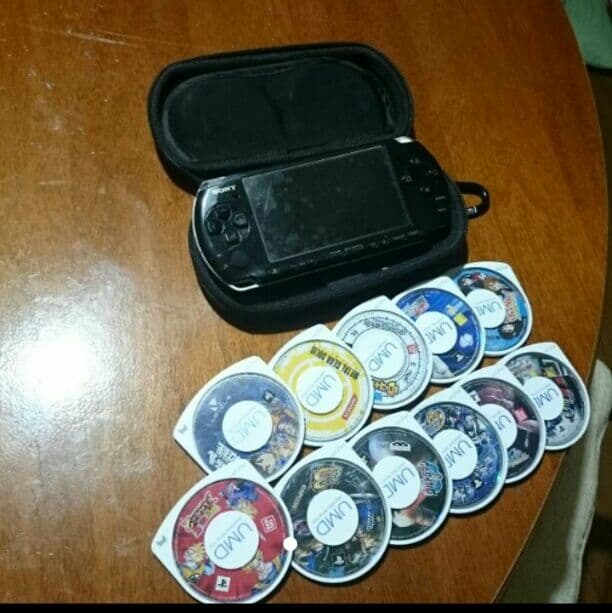 PSP 本体 ＋ カセット多数＋ケース