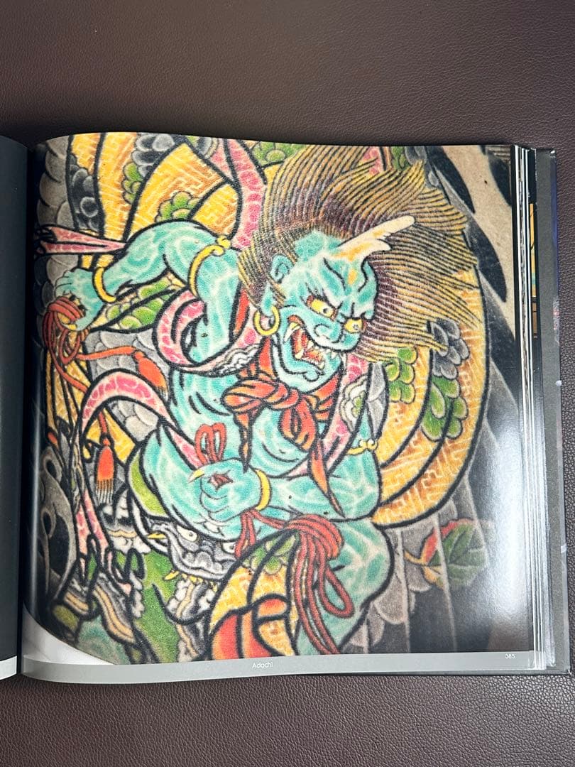 伝統的な日本のタトゥー彫和HORIKAZU