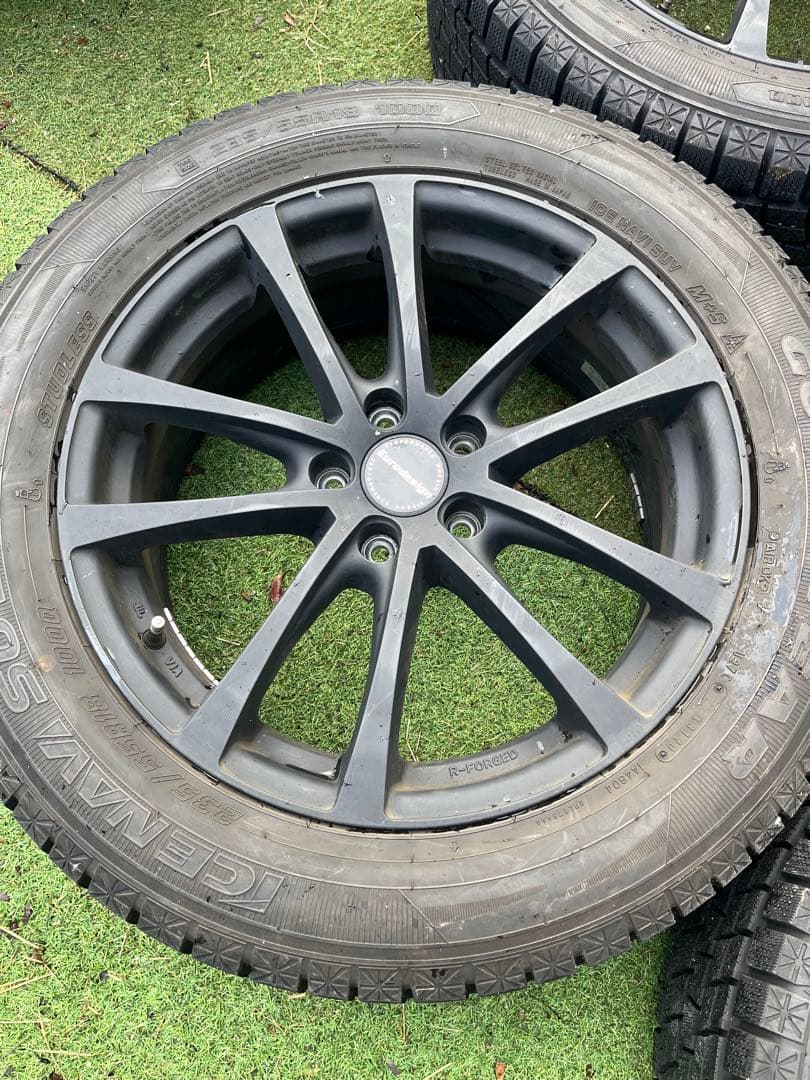 235/55R18スタッドレスタイヤ送料込み！