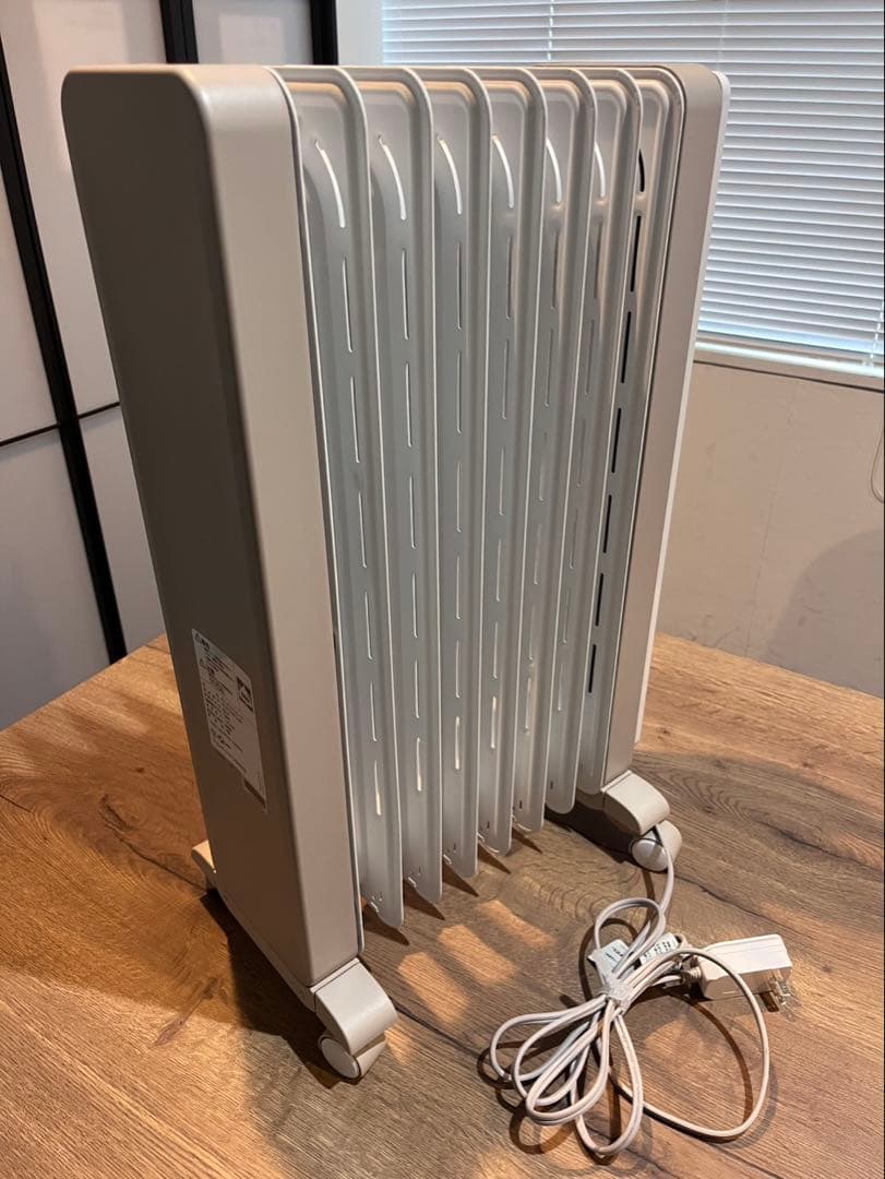 ひとくんデロンギ オイルヒーター RHJ21F0812-WH