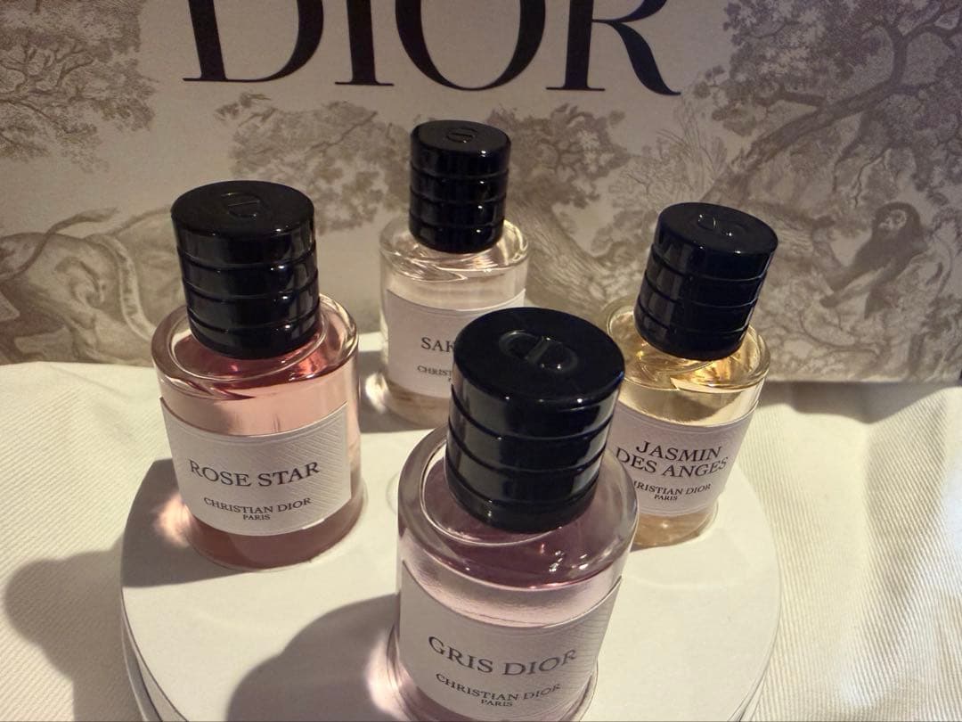 Dior パフューマーズ　フローラル　パレット　香水　フレグランス　ホリデー