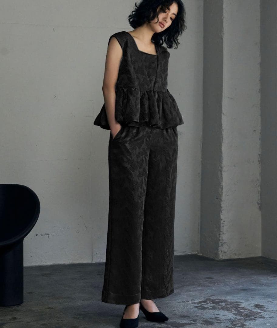 nianaフェザー柄ジャガードペプラム セットアップ パンツドレス オケージョン