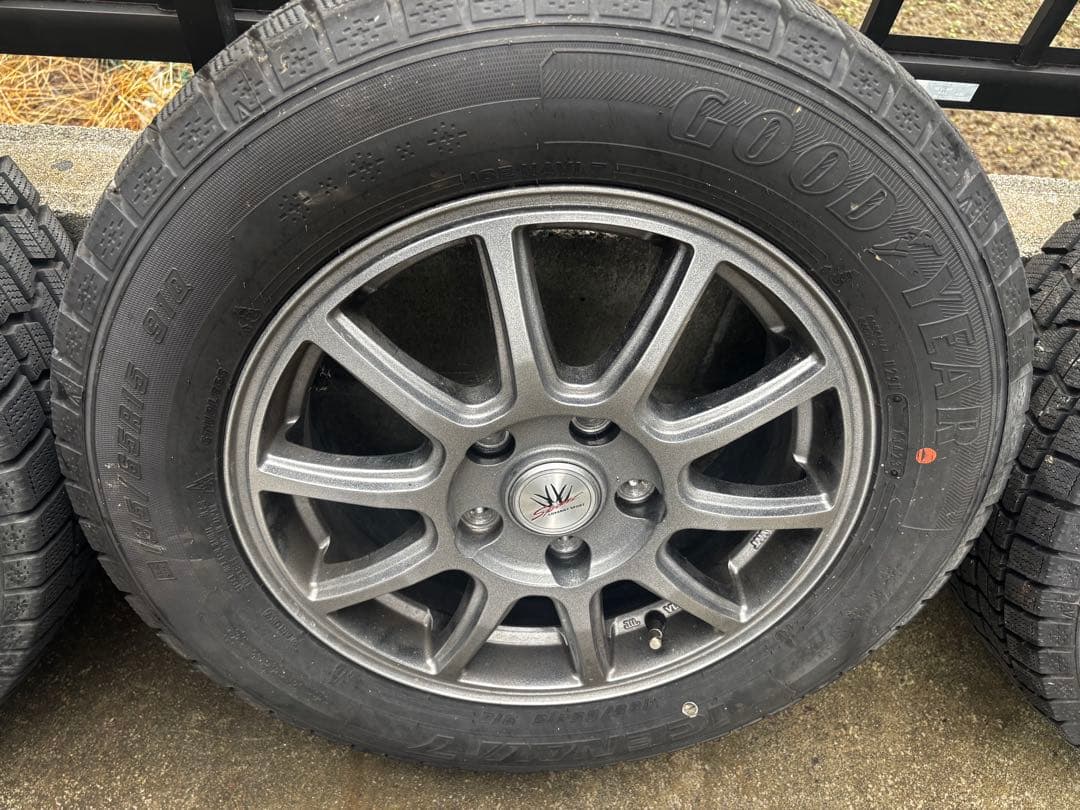 GOOD YEAR 15インチ スタッドレスタイヤセット ノア　80