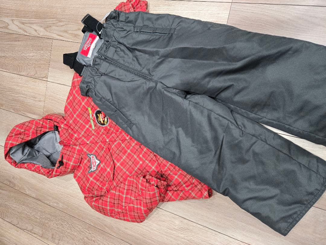 2点おまとめ商品　新品未使用　ディズニーカーズスキーウェア110センチ