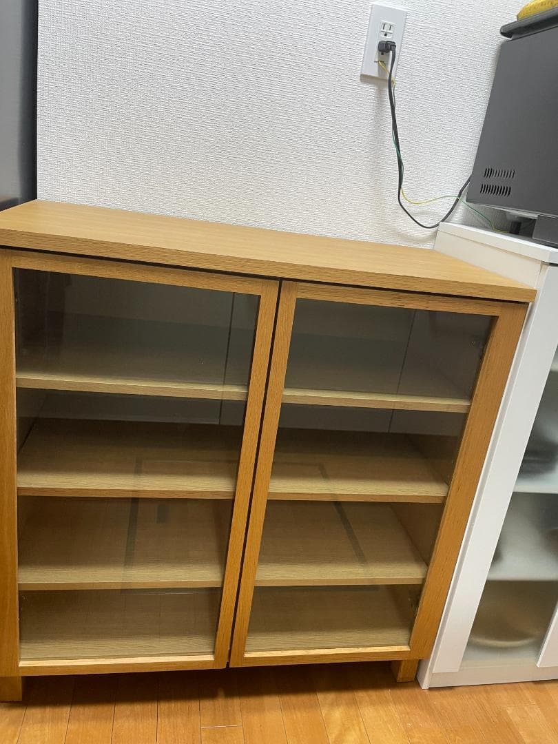 木製キャビネット　ガラス扉　オーク材突板