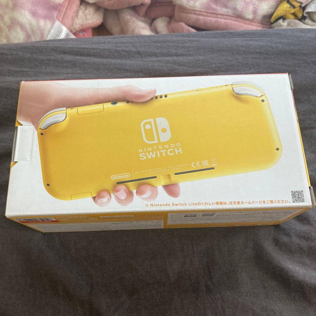 任天堂　Switch light イエロー本体