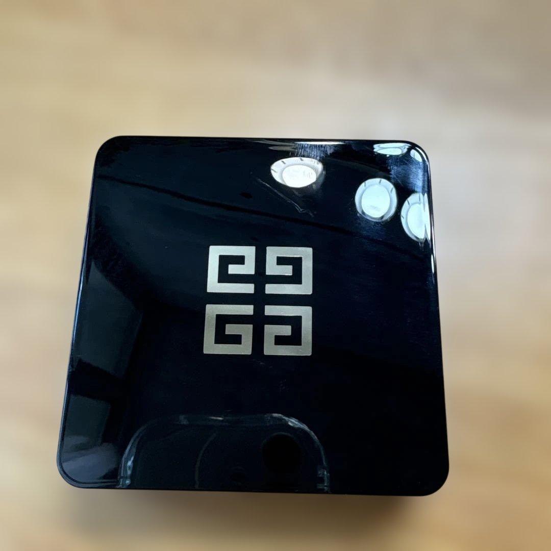 GIVENCHY ソワンノワールUVコンパクト