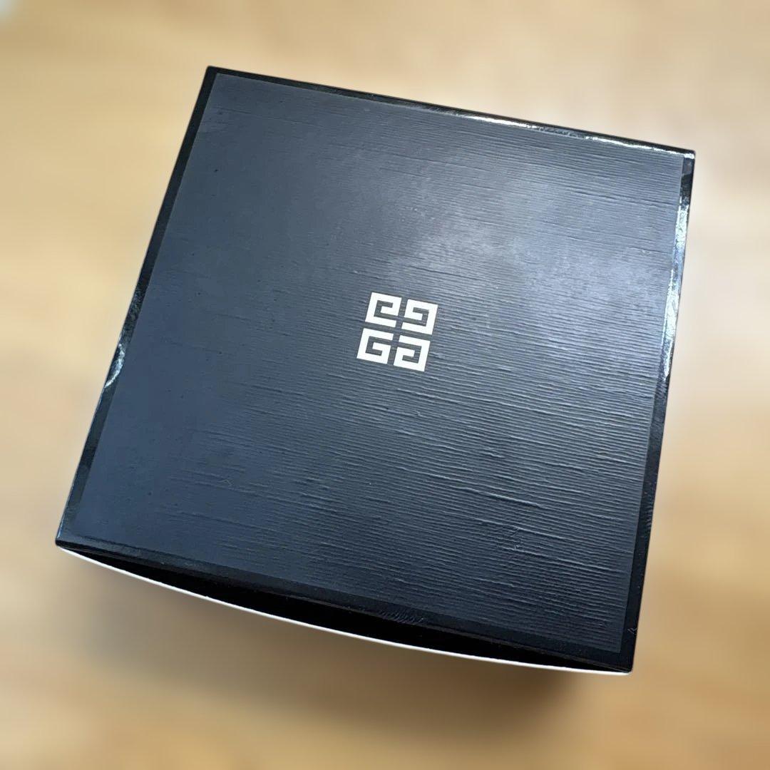 GIVENCHY ソワンノワールUVコンパクト