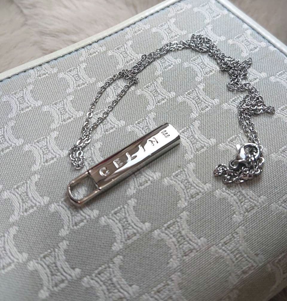 【正規 未使用】CELINE ロゴ刻印 銀色シルバーチャーム/ネックレスチェーン