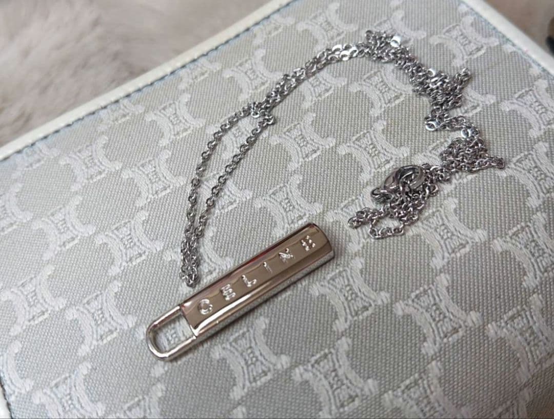 【正規 未使用】CELINE ロゴ刻印 銀色シルバーチャーム/ネックレスチェーン