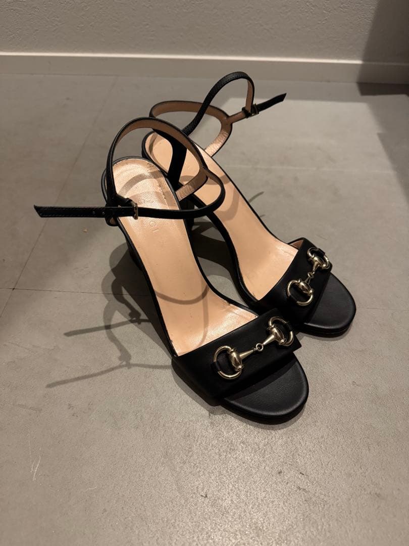 GUCCI ブラック ハイヒールサンダル