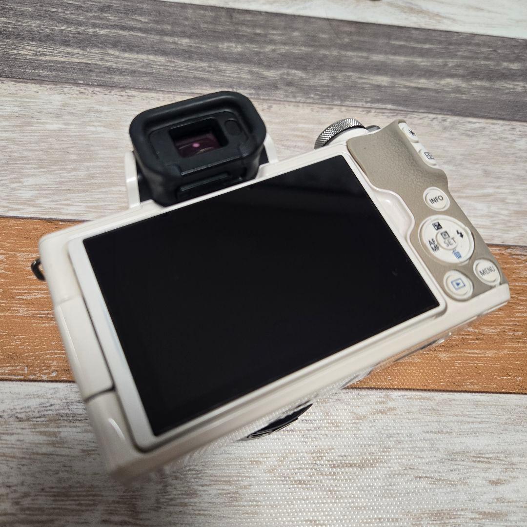 Canon EOS Kiss M ホワイト ジャケット・ストラップ・アダプター付