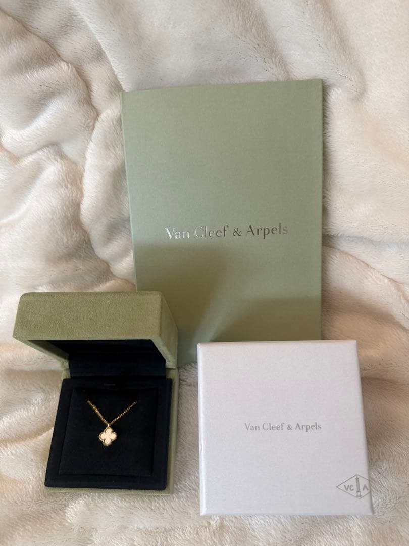 Van Cleef & Arpels スウィートアルハンブラペンダント