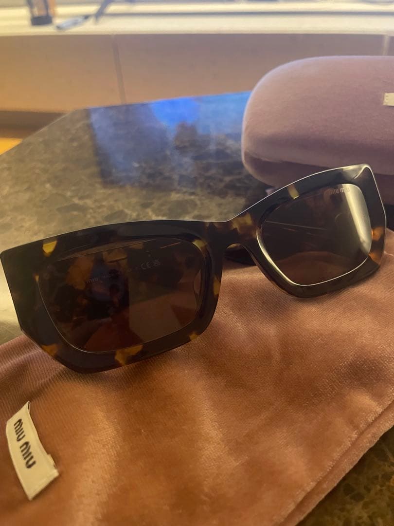 （新品正規品）miu miu ブラウン サングラス ケース付き