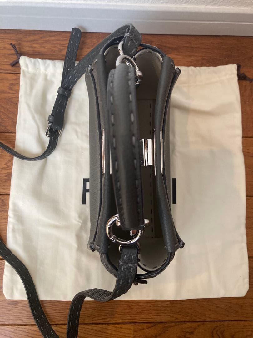 フェンディ FENDI ミニ ピーカブー セレリア グレー