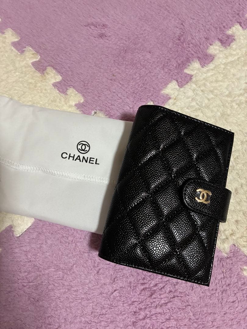 CHANEL ノベルティ 二つ折り財布