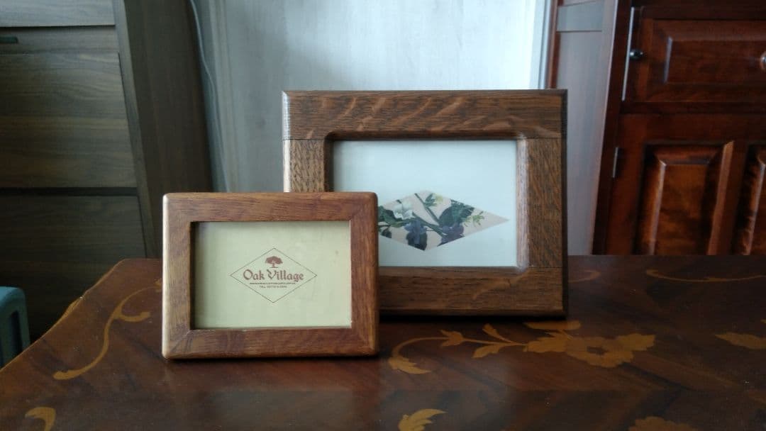 高級感溢れるオークヴィレッジ フォトスタンド 大、小 セット