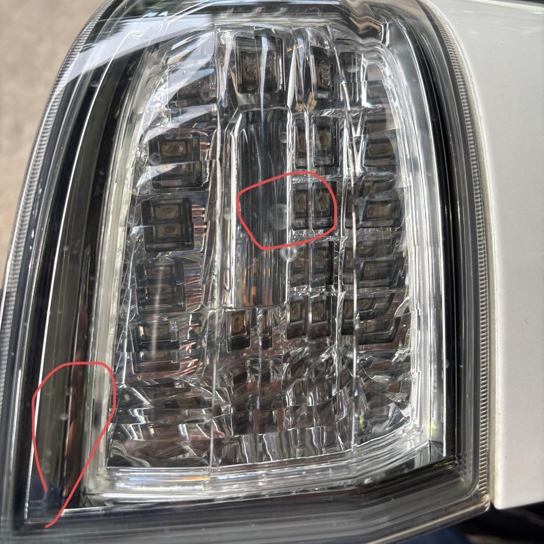 トヨタ20系ヴェルファイア前期　純正テールランプ　左クオーター側