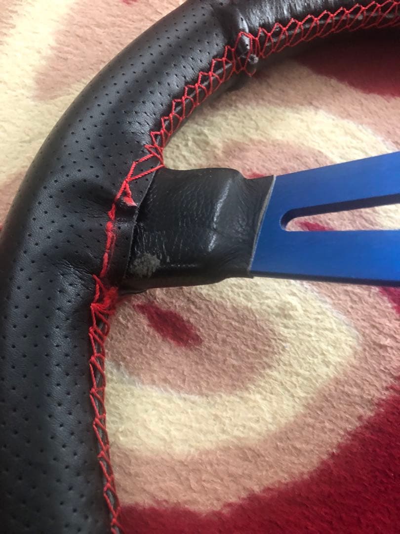 送料込み momo MOD.08 ステアリング 35㎝