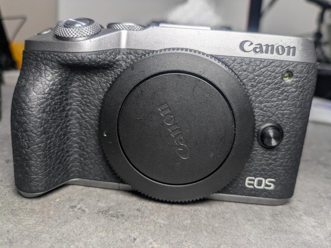 Canon EOSM6markII ボディ シルバー　レンズ等、多数おまけあり
