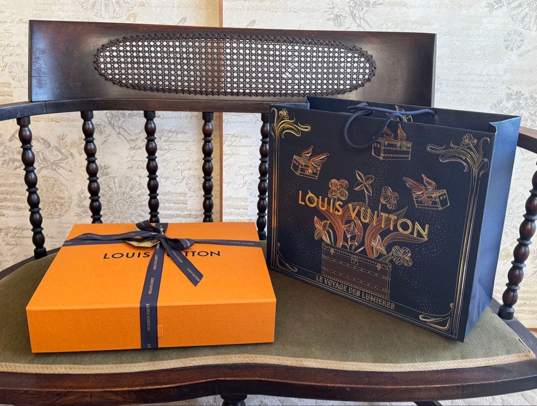 山*梨様 ルイヴィトンモノグラムアクセントフーディ378,400円現行品新品