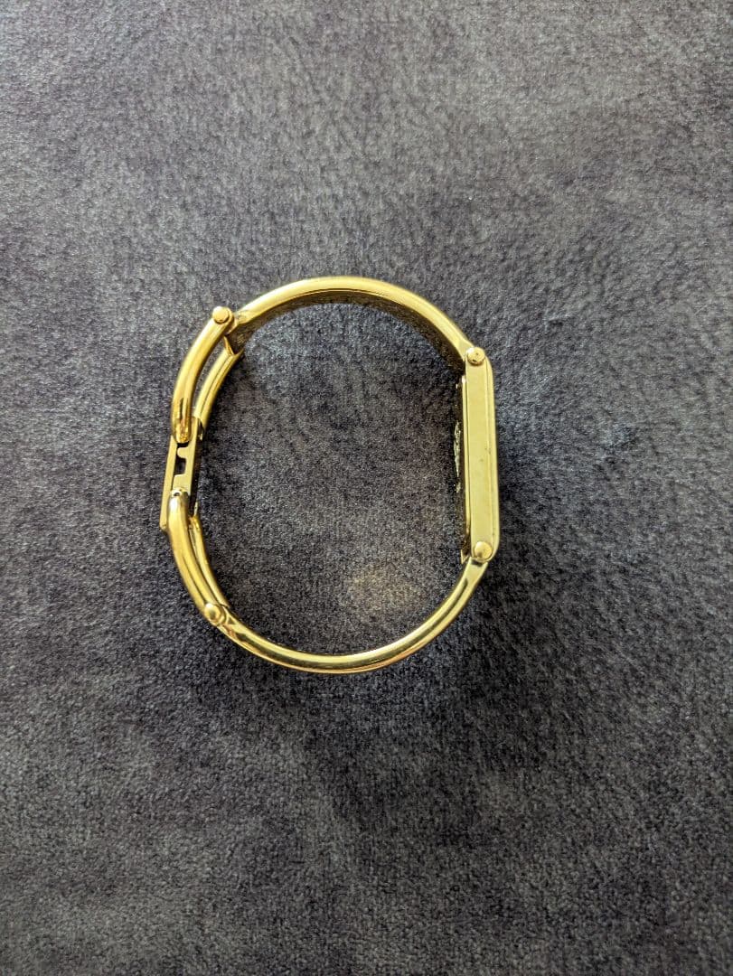 GUCCI ゴールド アナログ時計