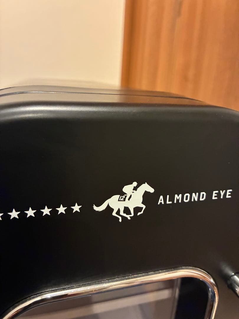 美品 アーモンドアイ 17勝記念 THANKO 俺の自販機 自販機型保冷庫 限定