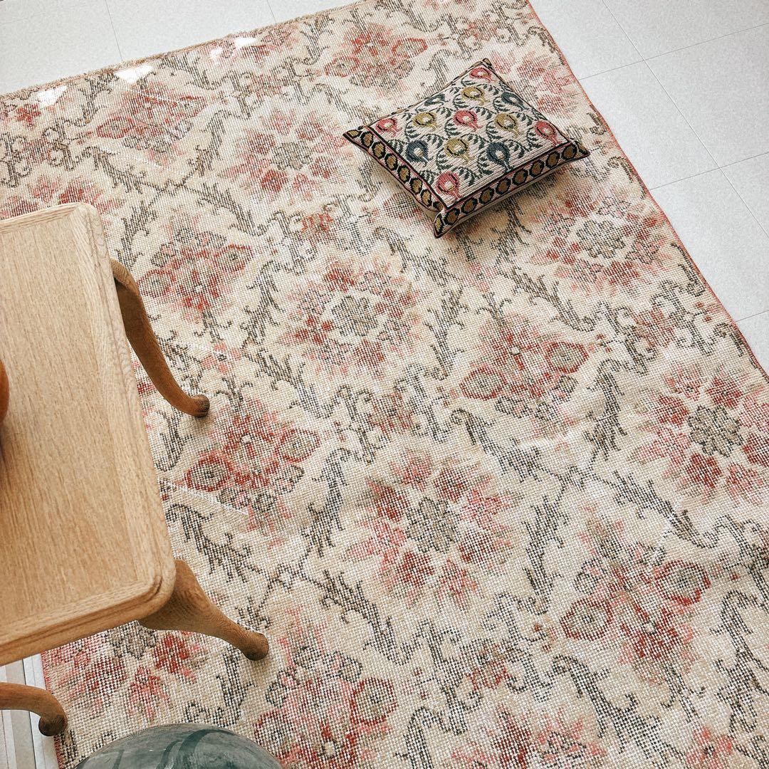 トルコ　ヴィンテージラグ　ピンク　クラシカルフラワー