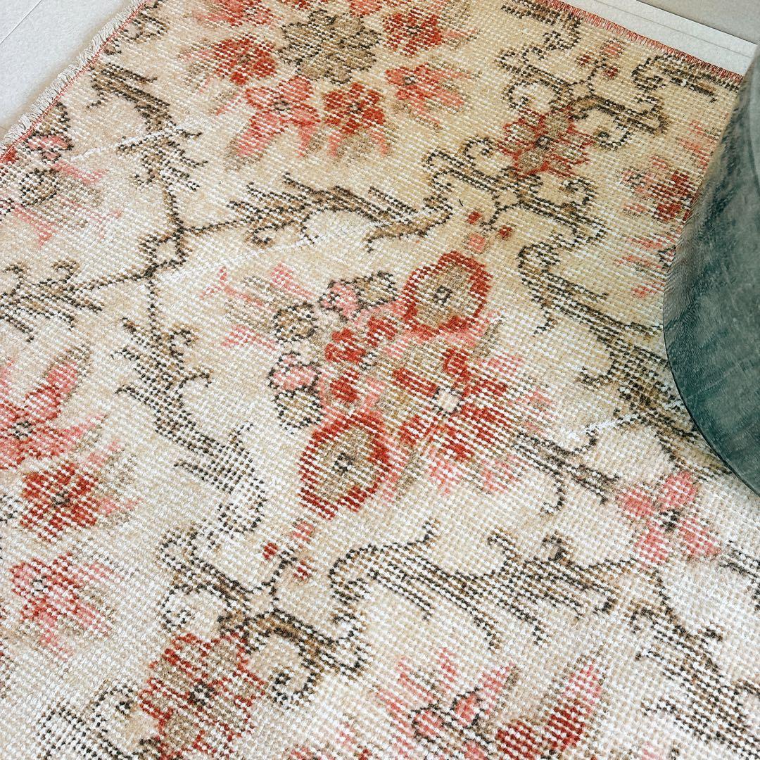 トルコ　ヴィンテージラグ　ピンク　クラシカルフラワー