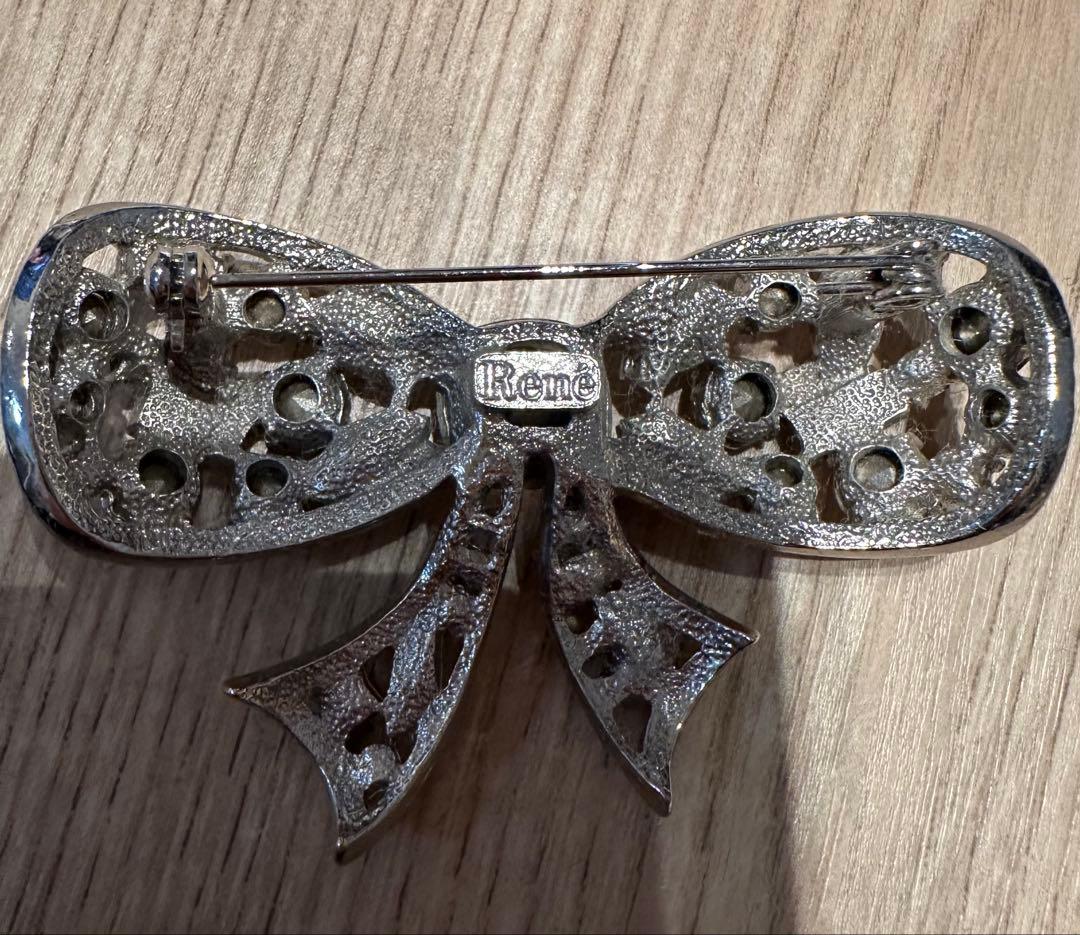美品 Rene ブローチ