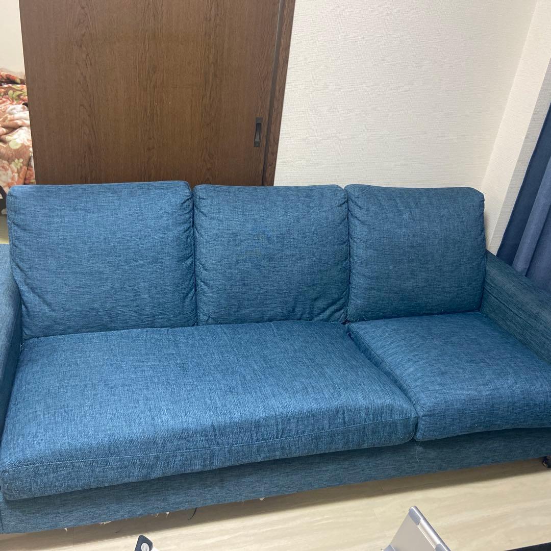 青いファブリック 3人掛けソファ