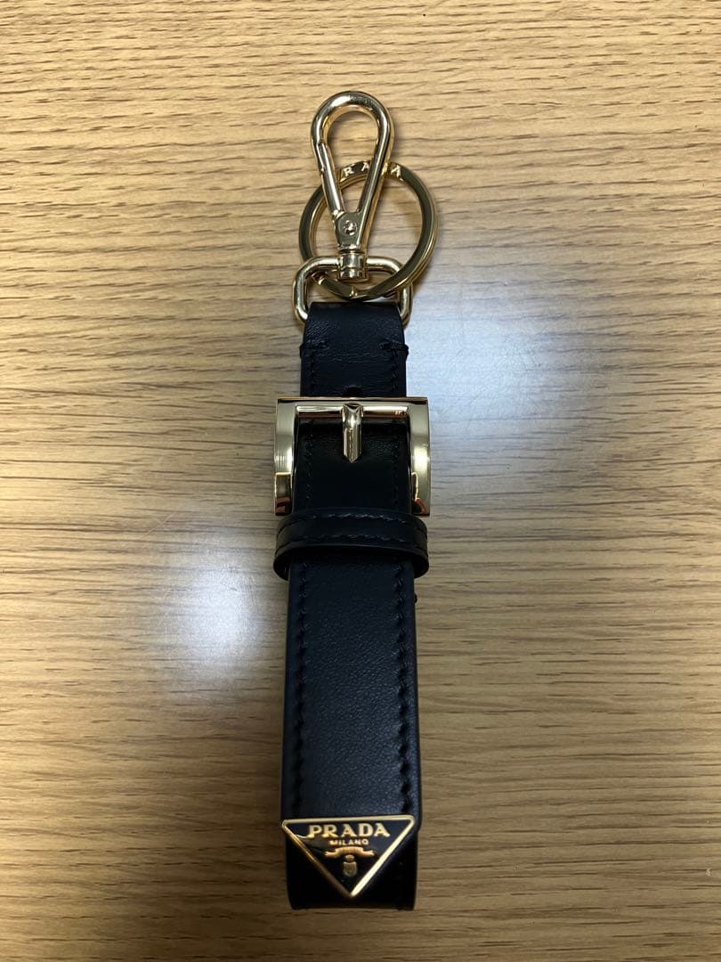 【新品・未使用】PRADA レザーキーホルダー ブラック